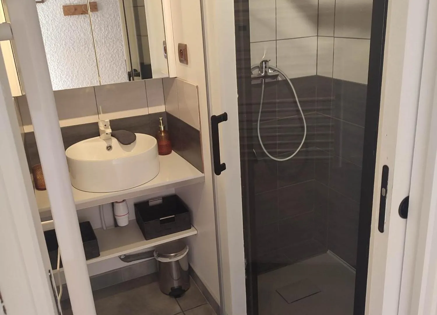 Appartement Station De Laye Apartment